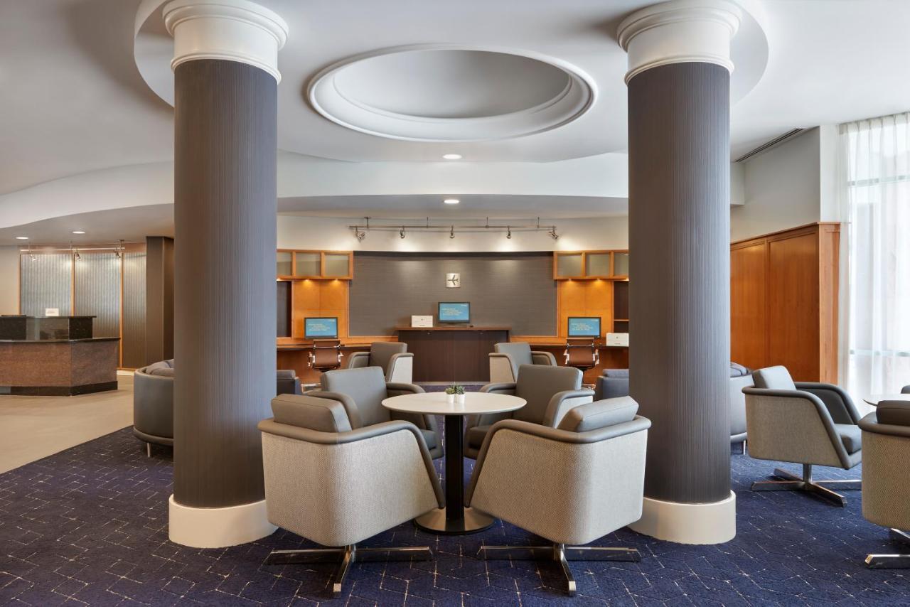Courtyard By Marriott Toronto Mississauga/Meadowvale Hotel Exterior photo