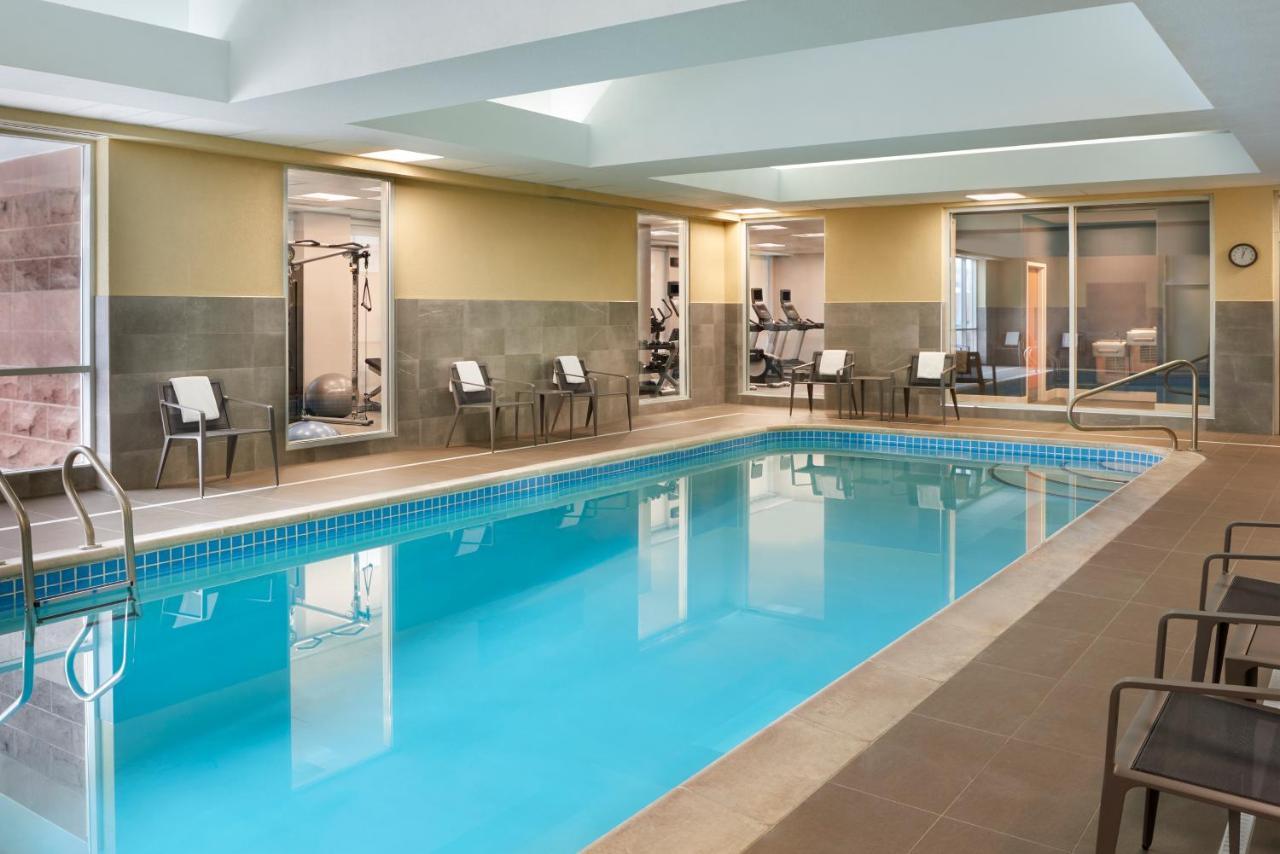 Courtyard By Marriott Toronto Mississauga/Meadowvale Hotel Exterior photo