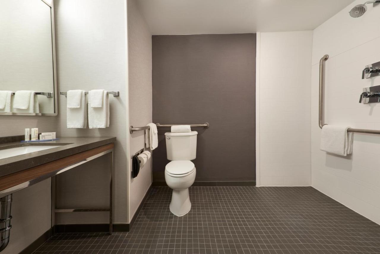 Courtyard By Marriott Toronto Mississauga/Meadowvale Hotel Exterior photo
