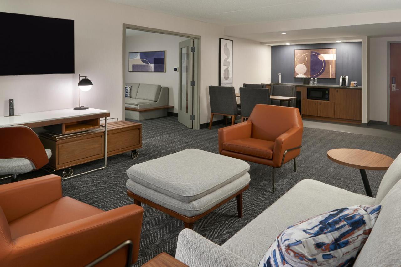 Courtyard By Marriott Toronto Mississauga/Meadowvale Hotel Exterior photo