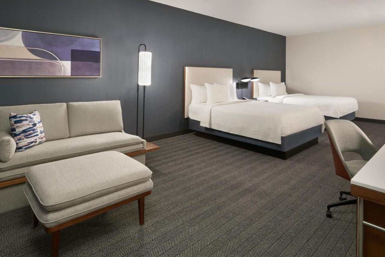 Courtyard By Marriott Toronto Mississauga/Meadowvale Hotel Exterior photo