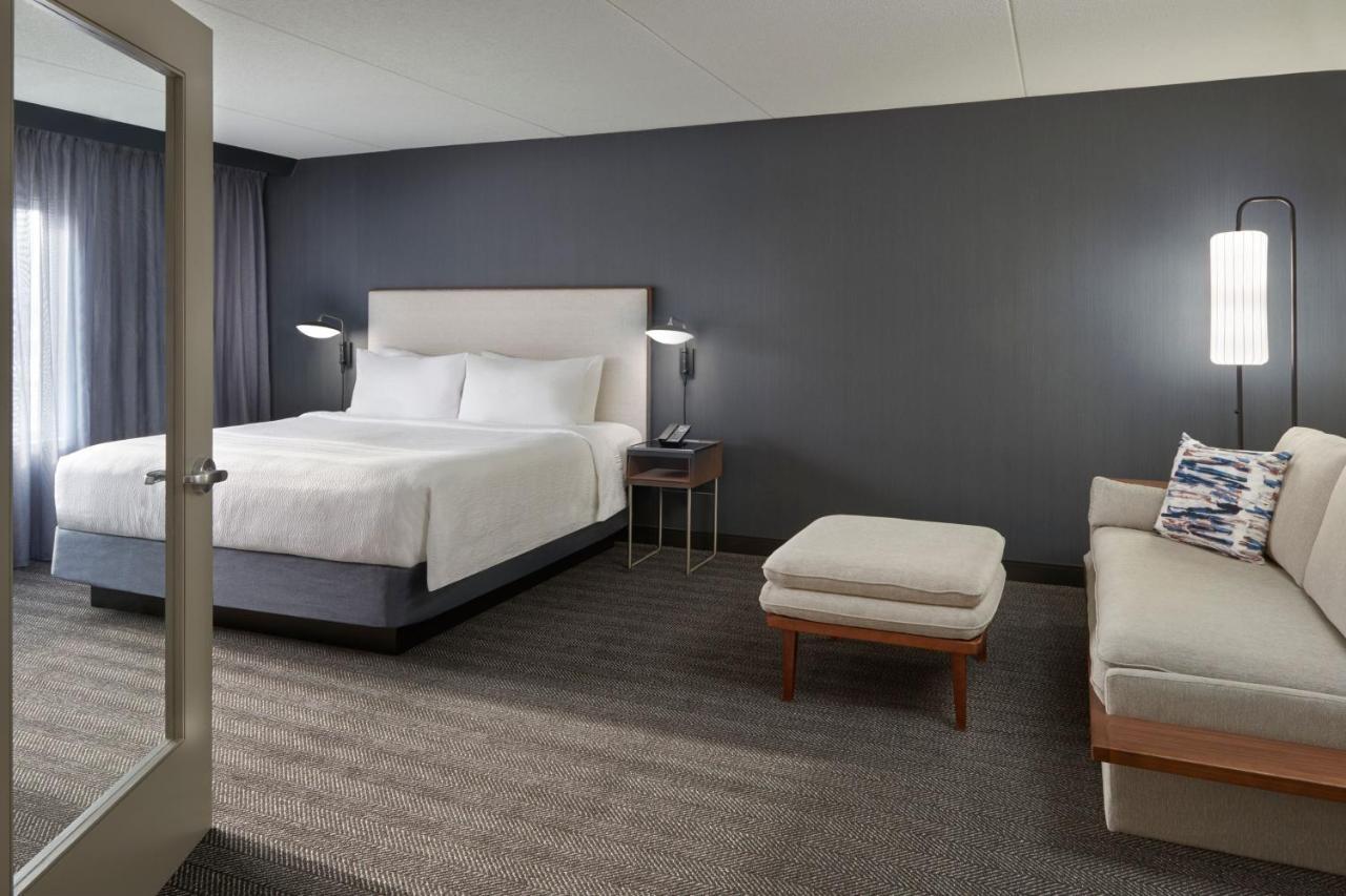 Courtyard By Marriott Toronto Mississauga/Meadowvale Hotel Exterior photo