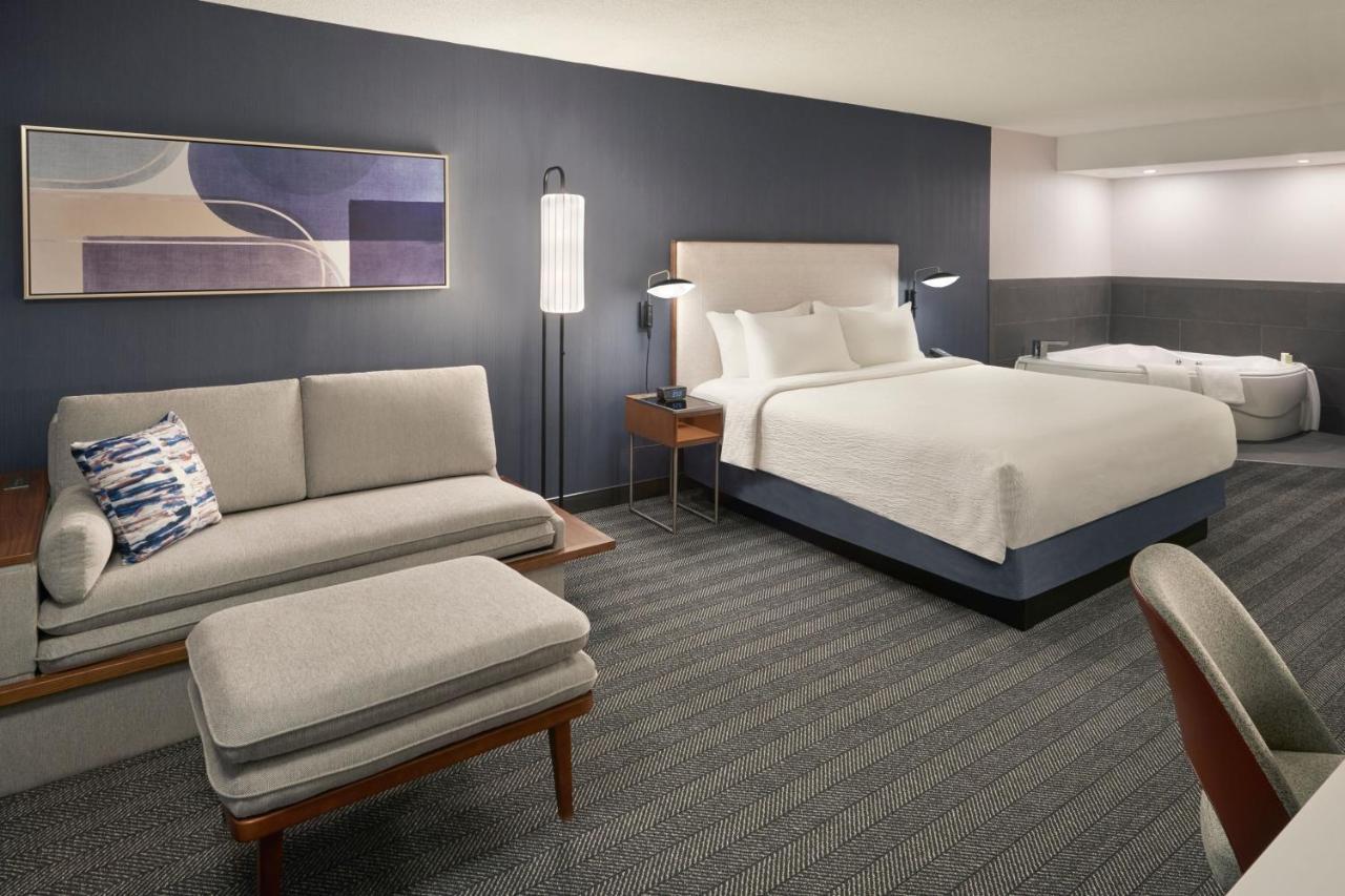 Courtyard By Marriott Toronto Mississauga/Meadowvale Hotel Exterior photo