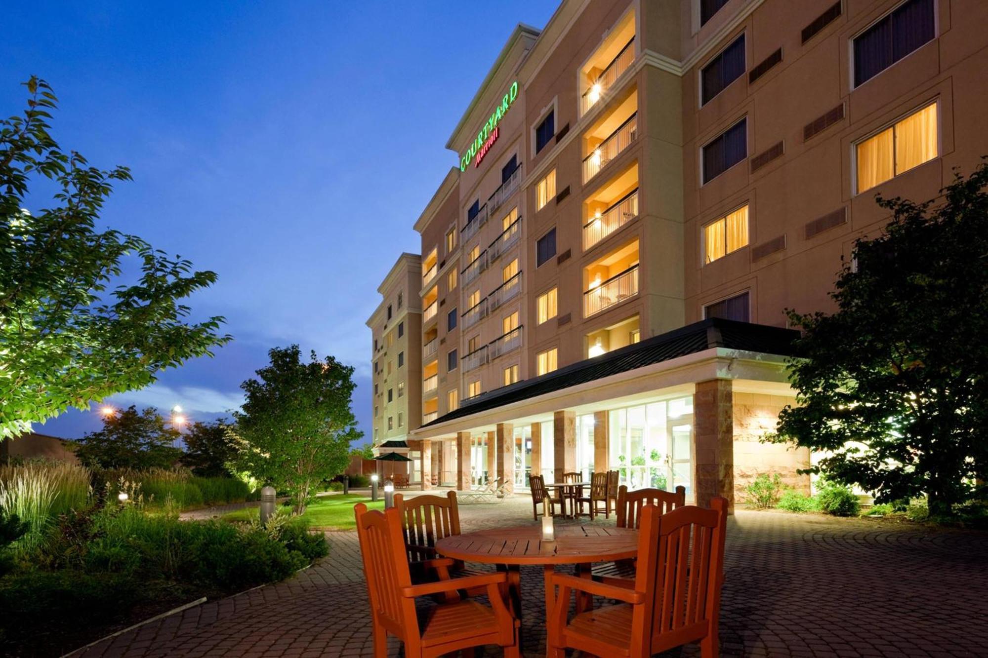 Courtyard By Marriott Toronto Mississauga/Meadowvale Hotel Exterior photo