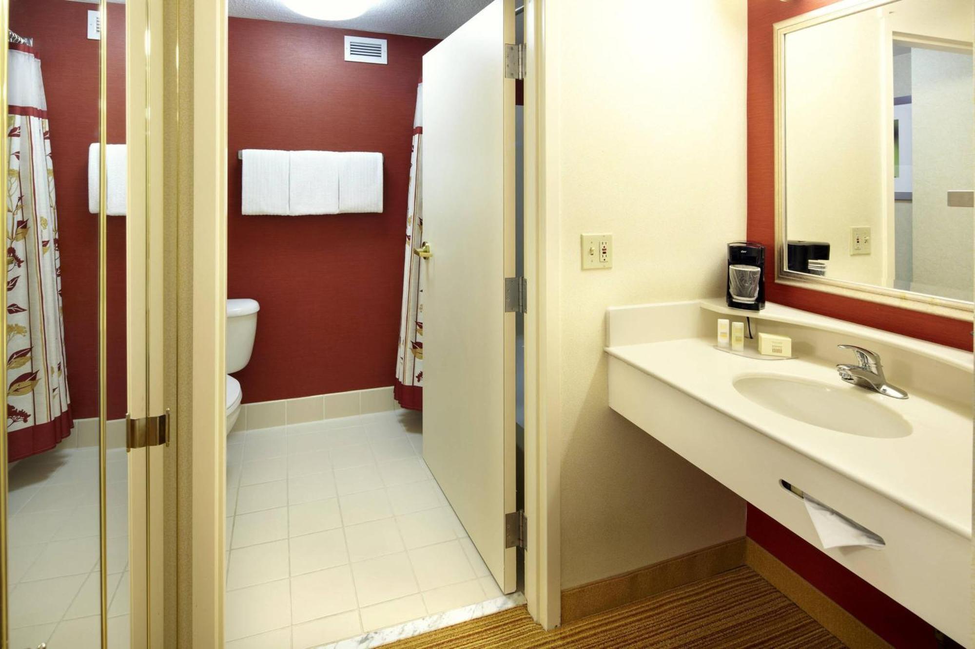 Courtyard By Marriott Toronto Mississauga/Meadowvale Hotel Room photo