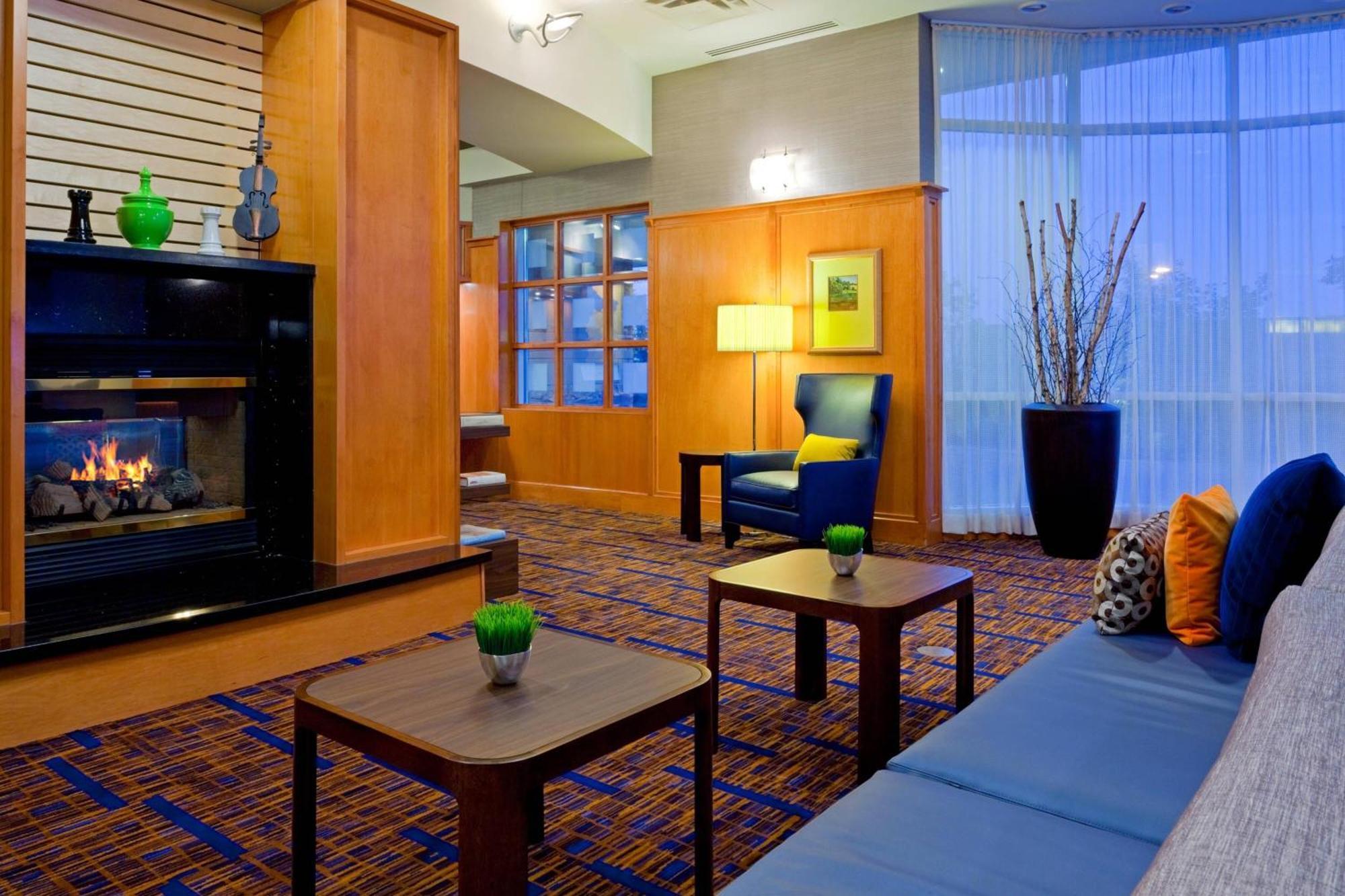 Courtyard By Marriott Toronto Mississauga/Meadowvale Hotel Exterior photo