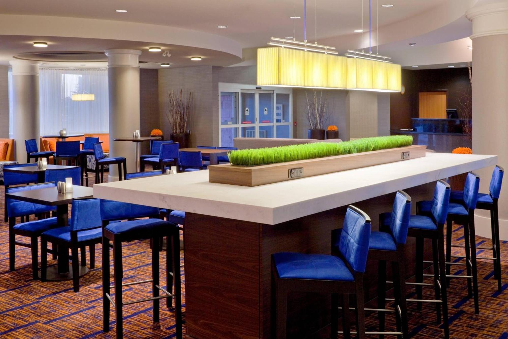 Courtyard By Marriott Toronto Mississauga/Meadowvale Hotel Exterior photo